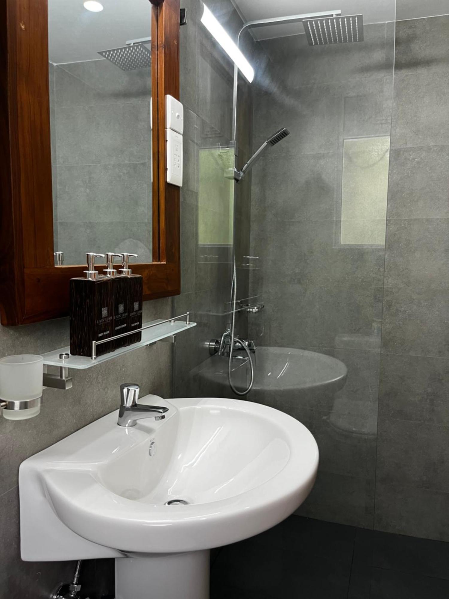 Livin Lush Luxury Retreat Hotel อนุราธปุระ ภายนอก รูปภาพ